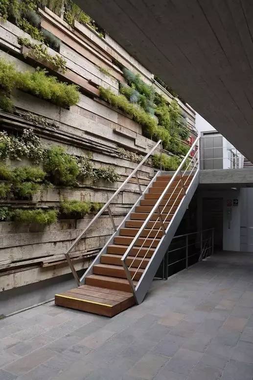 建筑及空间立体绿化实施是绿色建筑的重要内容